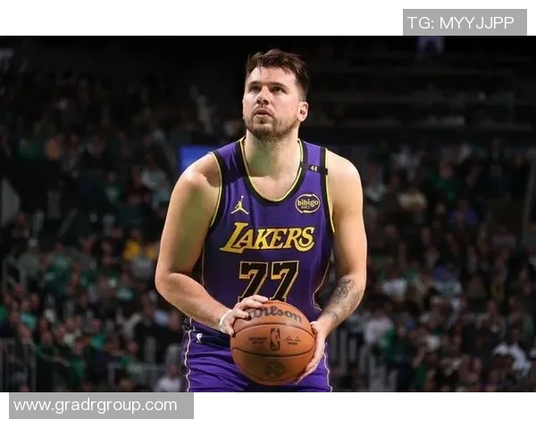 雷迪克对裁判判罚表示不满指东契奇遭遇明显犯规应获罚球机会